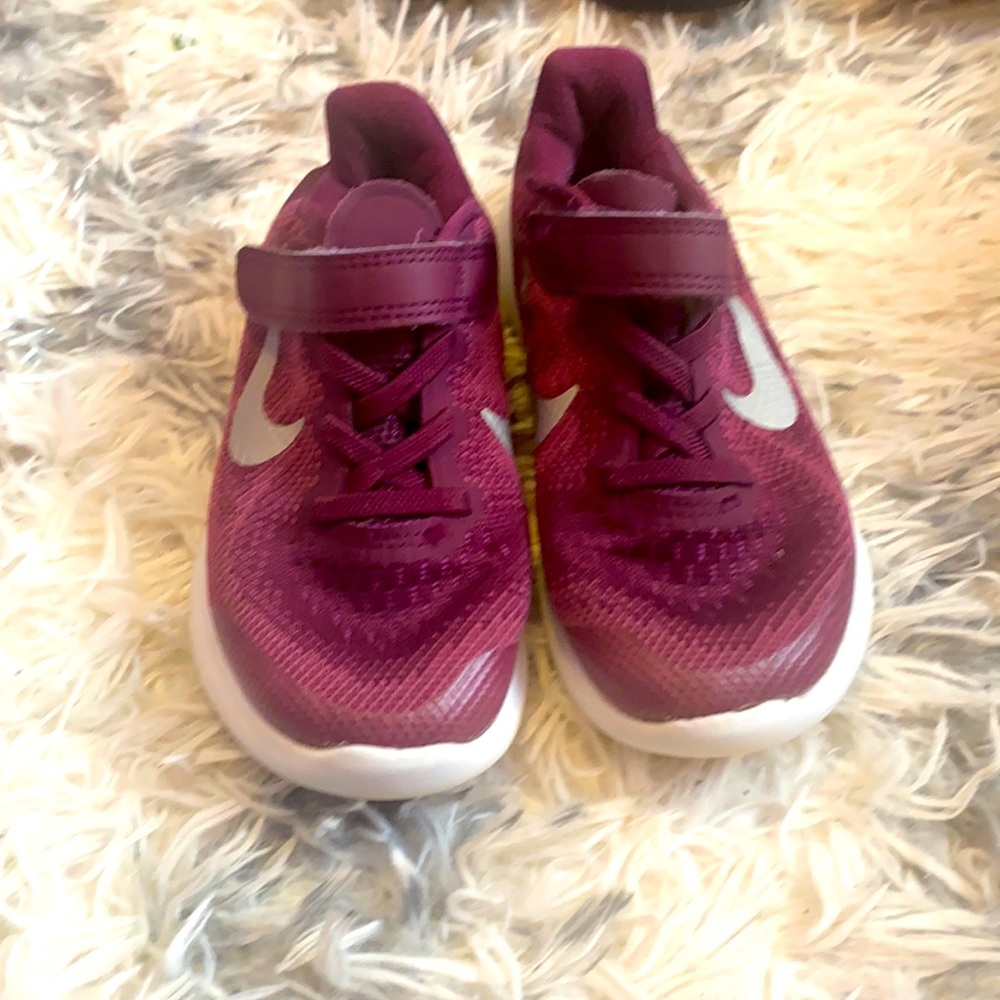The shoes are in excellent conditions.